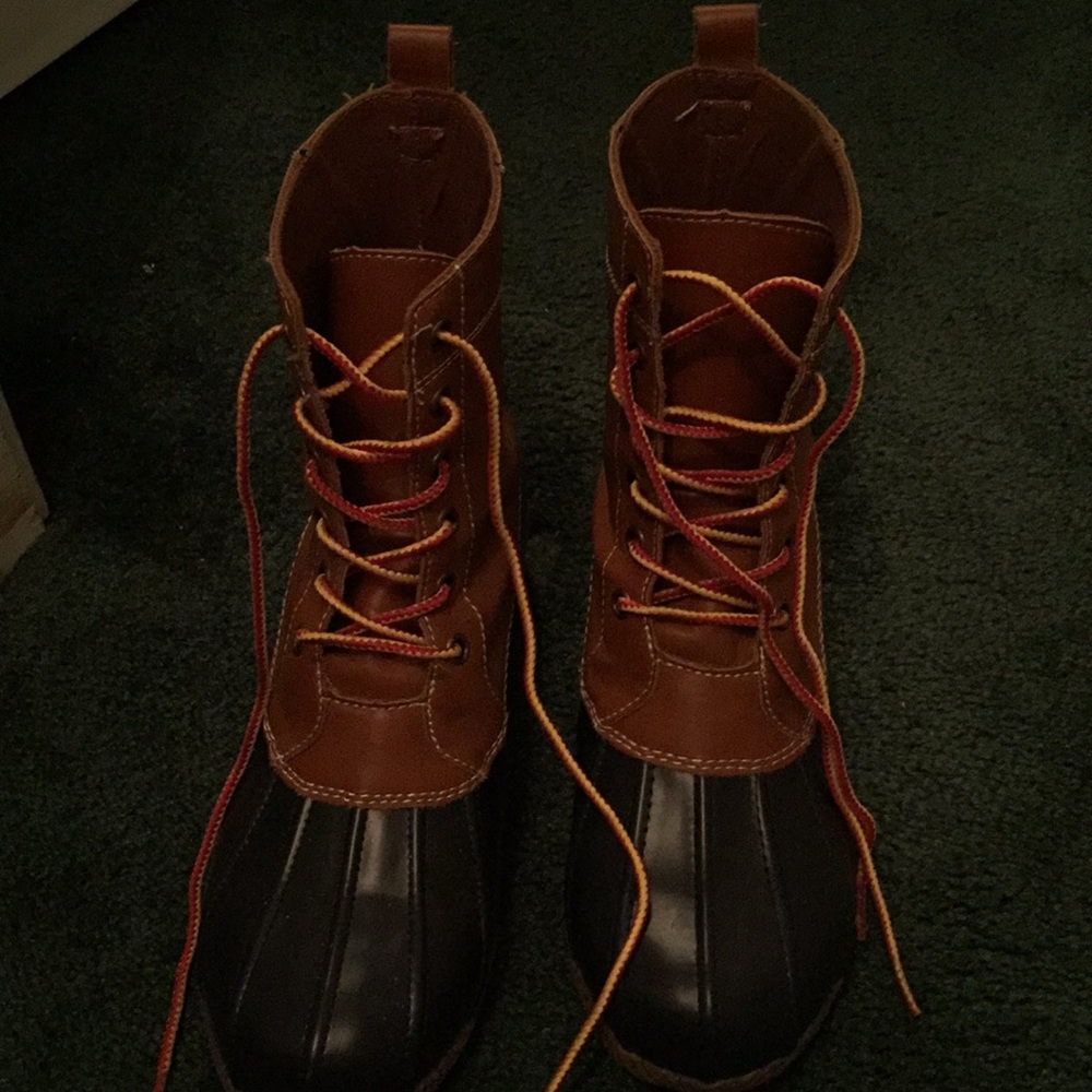 Duck boots .